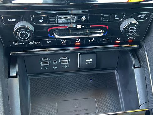 Used 2024 Jeep Grand Cherokee L Altitude image 21