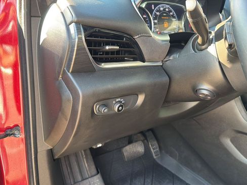 Used 2023 Chevrolet Traverse High Country AWD/4WD image 17