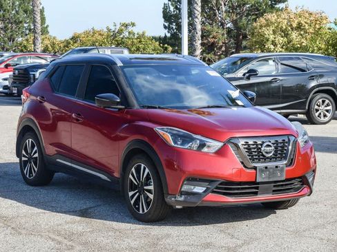 Used 2020 Nissan Kicks SR FWD image 4