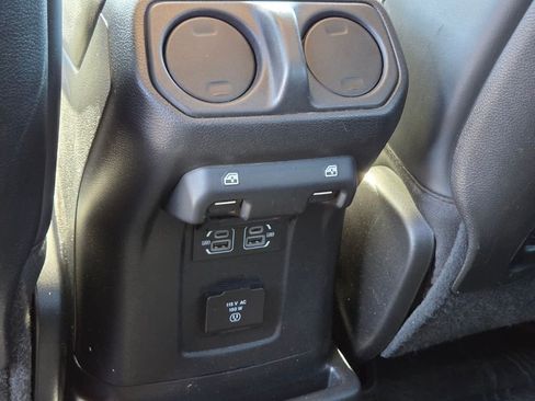 Used 2024 Jeep Wrangler Unlimited Rubicon AWD/4WD image 16