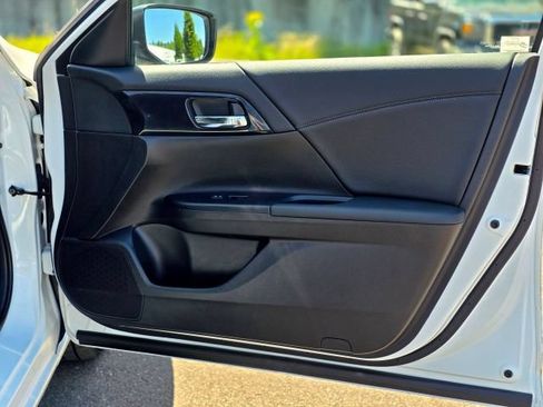 Used 2015 Honda Accord Sport image 40