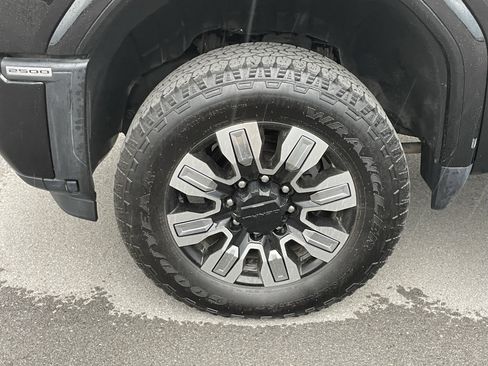 Used 2025 GMC Sierra 2500 Denali w/ Technology Package AWD/4WD image 10