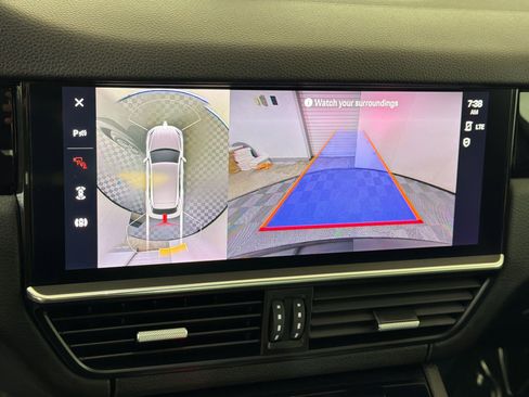 Certified 2022 Porsche Cayenne Platinum Edition image 29