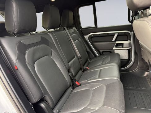 Used 2023 Land Rover Defender 130 X-Dynamic SE image 18