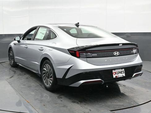 New 2025 Hyundai Sonata Limited image 11