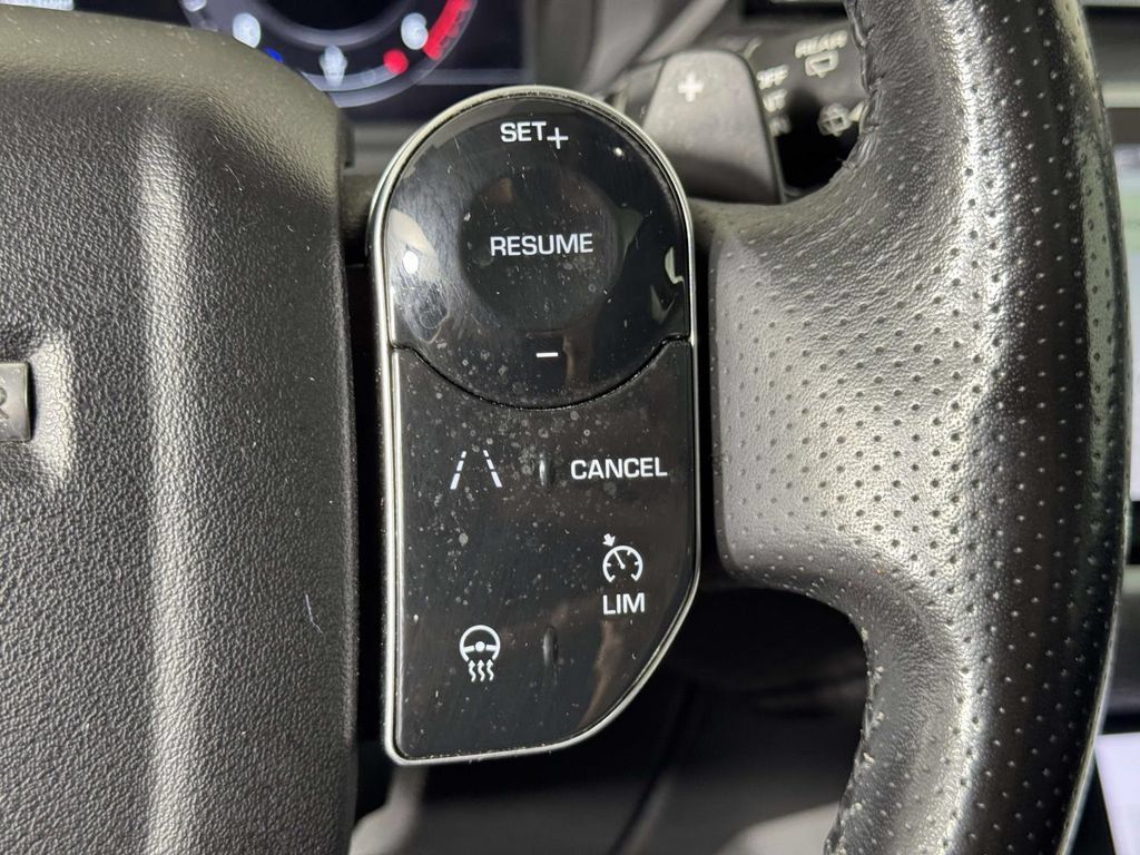 Used 2018 Land Rover Range Rover Velar S AWD/4WD image 22