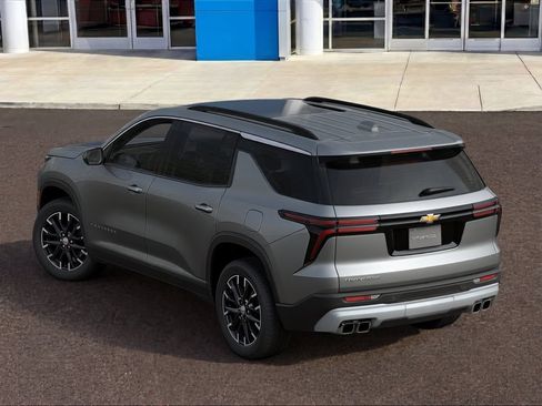 New 2026 Chevrolet Traverse LT w/ Sun and Wheel Package FWD image 2