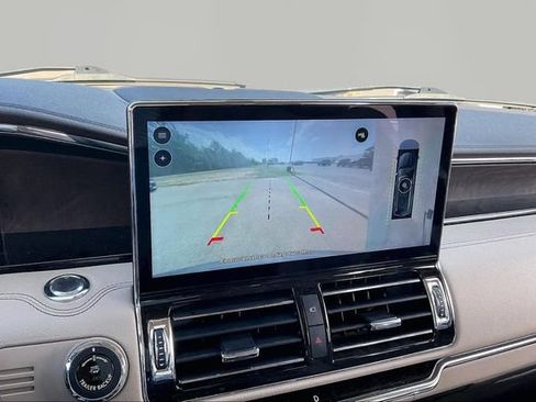 Used 2022 Lincoln Navigator L Reserve AWD/4WD image 11