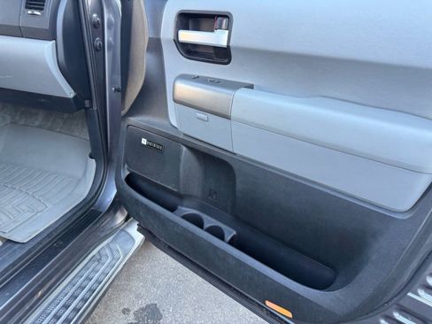 Used 2011 Toyota Sequoia Limited image 30