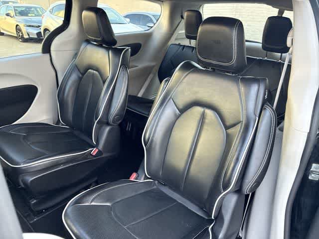 Used 2023 Chrysler Pacifica Limited FWD image 19
