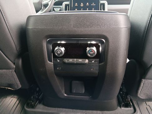 New 2026 GMC Yukon Elevation image 25