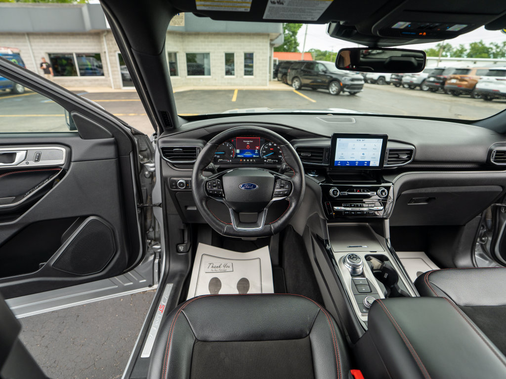 Used 2023 Ford Explorer ST-Line AWD/4WD image 21