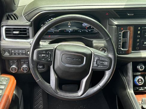 Used 2023 GMC Yukon XL Denali Ultimate AWD/4WD image 18