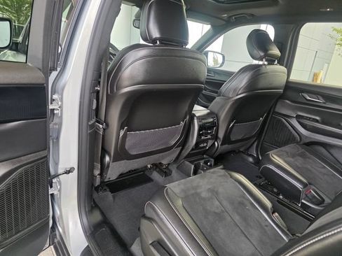 Used 2023 Jeep Grand Cherokee L Laredo AWD/4WD image 20
