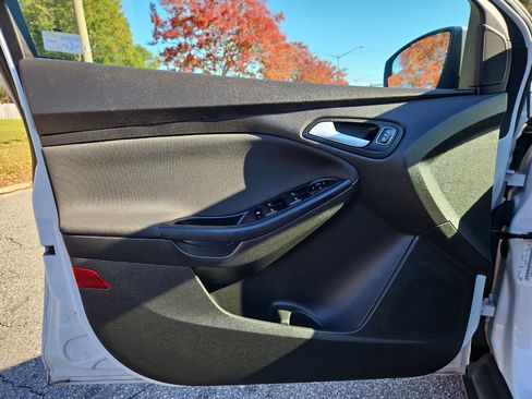 Used 2016 Ford Focus SE image 12