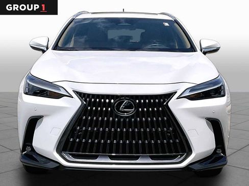 Used 2025 Lexus NX 250 FWD w/ Towing Package (2000 Lbs) image 4