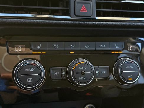 Certified 2024 Volkswagen Taos SE w/ MDO Package image 11