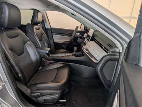 Used 2022 Jeep Compass Latitude image 15