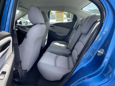 Used 2019 Toyota Yaris L FWD image 10