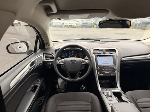 Used 2019 Ford Fusion SE FWD image 24