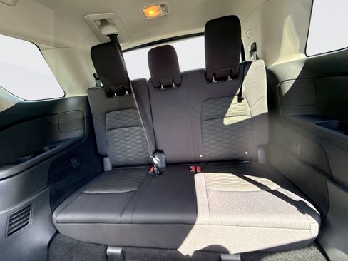 Used 2025 Nissan Pathfinder SV FWD image 25