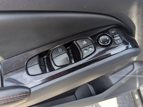 Certified 2025 Nissan Altima 2.5 SR image 19