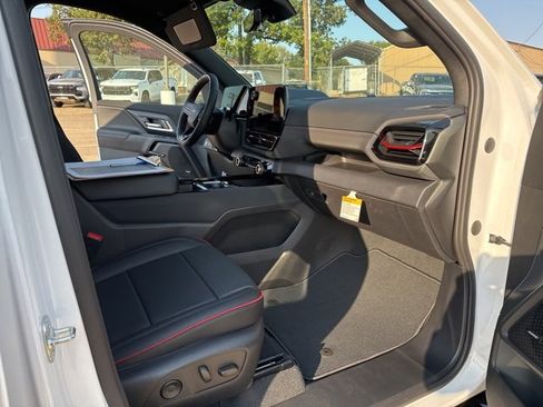 New 2024 Chevrolet Silverado EV RST image 27