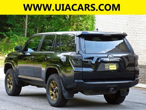 Used 2017 Toyota 4Runner SR5 AWD/4WD image 7