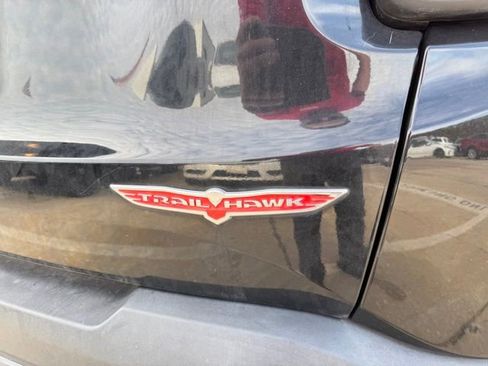 Used 2018 Jeep Renegade Trailhawk image 6