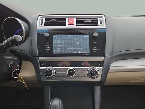 Used 2016 Subaru Outback 2.5i Premium image 11