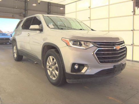 Used 2021 Chevrolet Traverse LT image 1