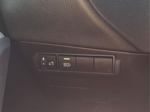 Used 2025 Toyota Corolla Cross XLE FWD image 25