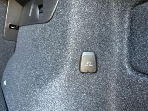 Used 2026 Volvo XC40 B5 Plus AWD/4WD image 18