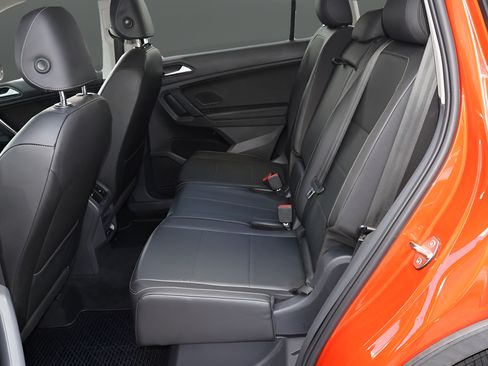 Used 2019 Volkswagen Tiguan SE w/ Panoramic Sunroof Package FWD image 13