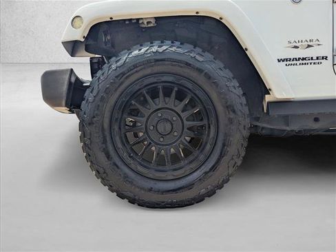 Used 2017 Jeep Wrangler Unlimited Sahara w/ Connectivity Group AWD/4WD image 21