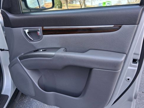 Used 2011 Hyundai Santa Fe GLS image 18