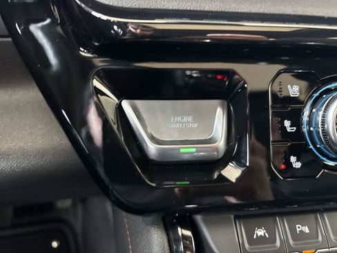 Certified 2024 GMC Sierra 1500 AT4 w/ Technology Package image 17