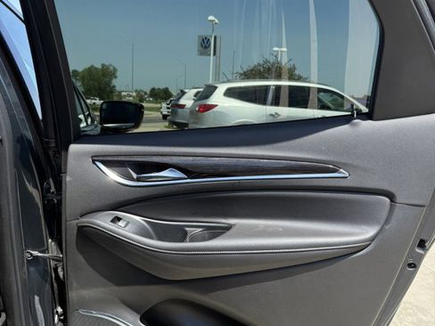 Used 2021 Buick Enclave Avenir w/ Avenir Technology Package image 28