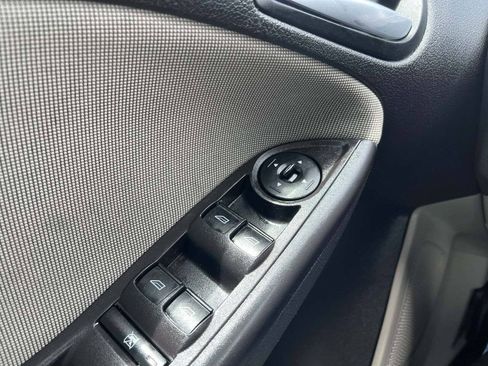 Used 2013 Ford Focus SE FWD image 22