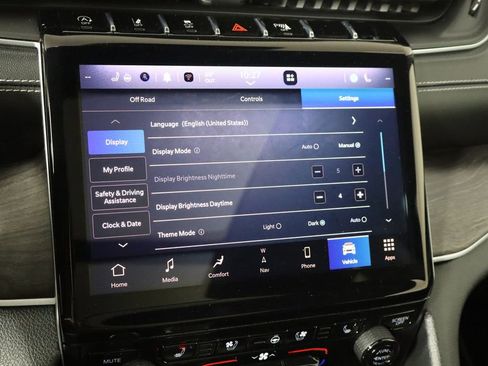 Used 2023 Jeep Grand Cherokee Limited w/ Luxury Tech Group II AWD/4WD image 36