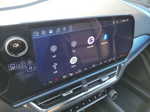 New 2026 Chevrolet Equinox EV LT image 13