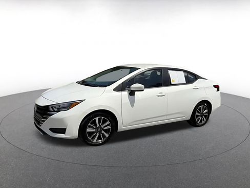 Used 2025 Nissan Versa SV image 8