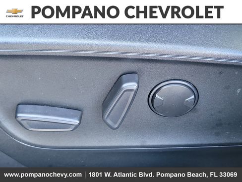 Used 2022 Ford Escape SE w/ SE Sport Appearance Package image 25