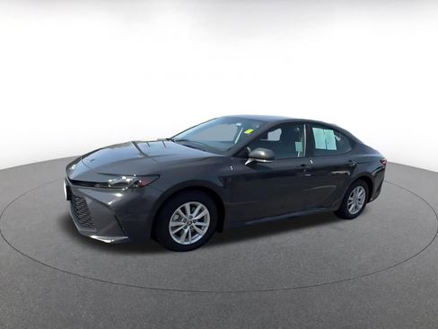 Used 2025 Toyota Camry LE image 8
