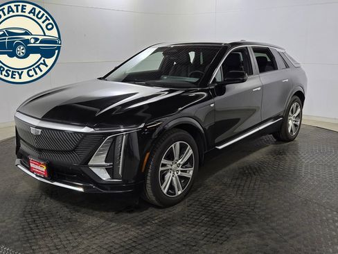 Used 2024 Cadillac Lyriq Tech AWD/4WD image 3