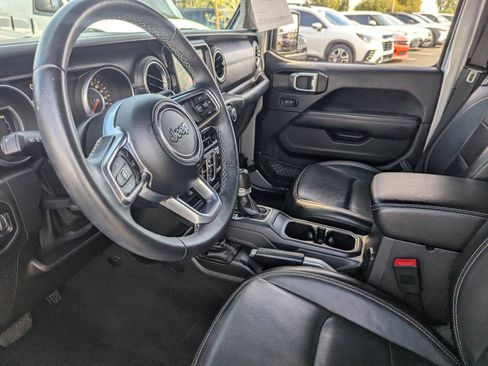 Used 2018 Jeep Wrangler Unlimited Sahara image 15