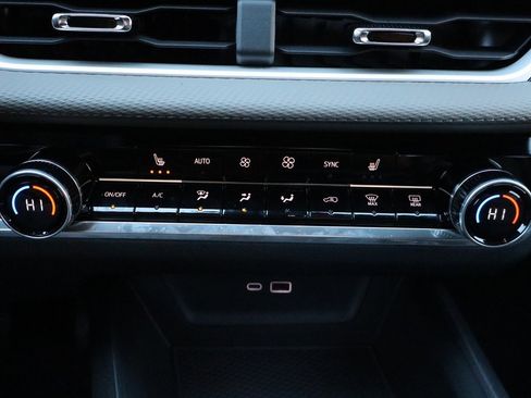 New 2026 Chevrolet Equinox LT w/ Convenience Package II image 11