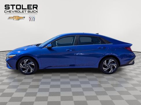 Used 2025 Hyundai Elantra Limited image 2