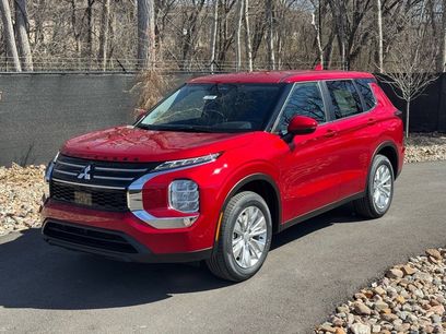 New 2025 Mitsubishi Outlander ES