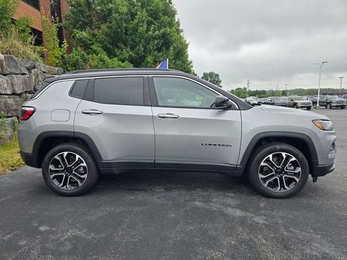 Used 2024 Jeep Compass Limited AWD/4WD image 2